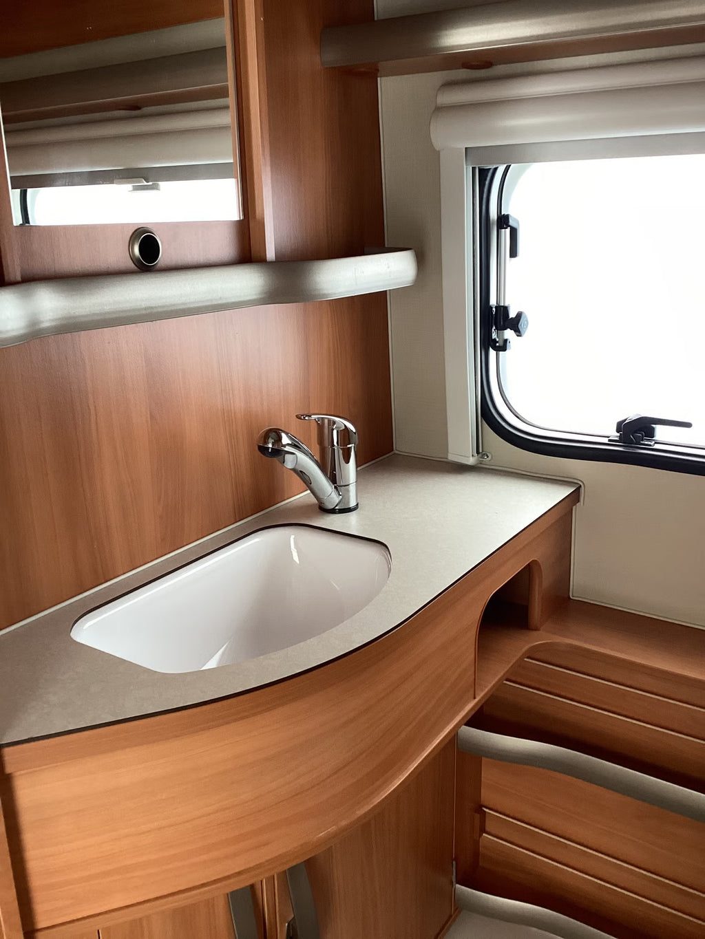 Hymer Eriba Triton 430, 1.300 kg