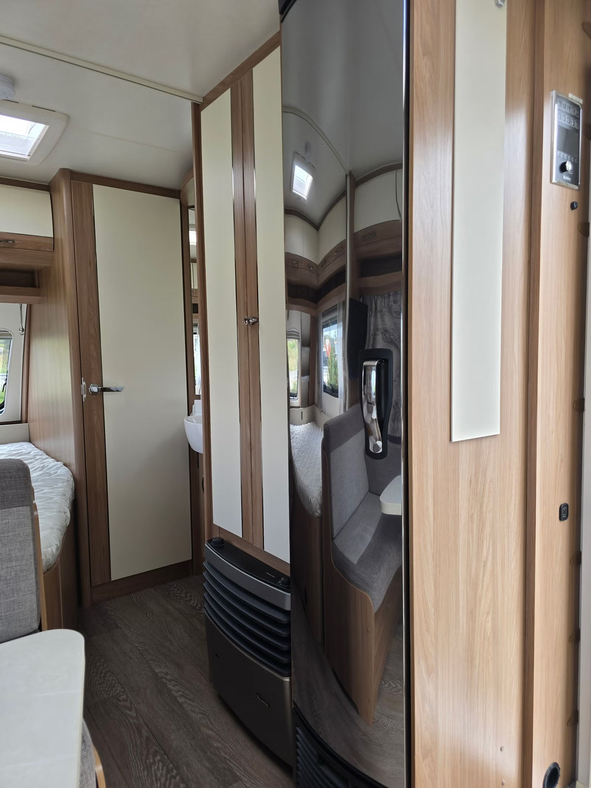 Caravana Hobby 400 SFe Deluxe com 4 Quartos. 2021