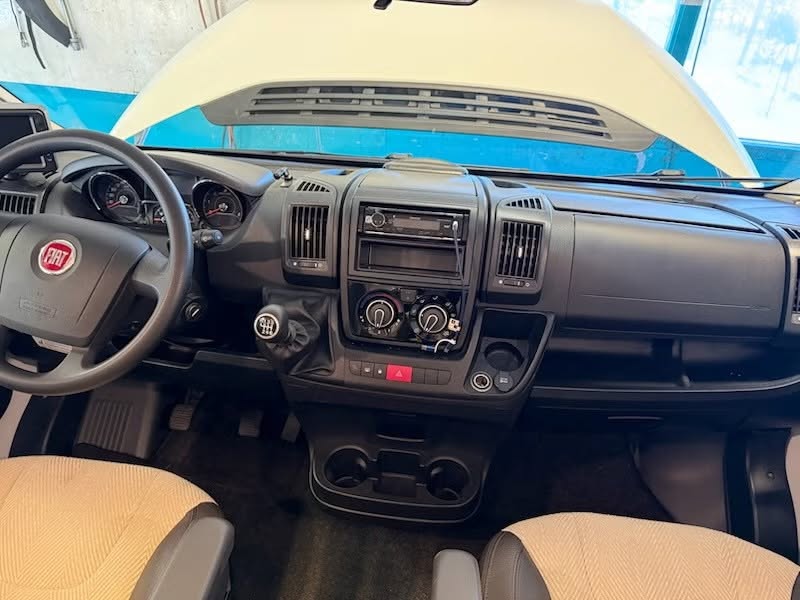 Adria Coral S 690 SC, CAMA CENTRAL