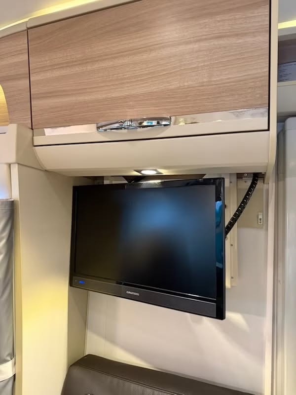 Adria Coral S 690 SC, CAMA CENTRAL