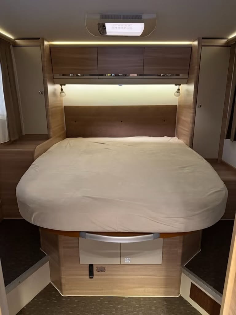 Adria Coral S 690 SC, CAMA CENTRAL