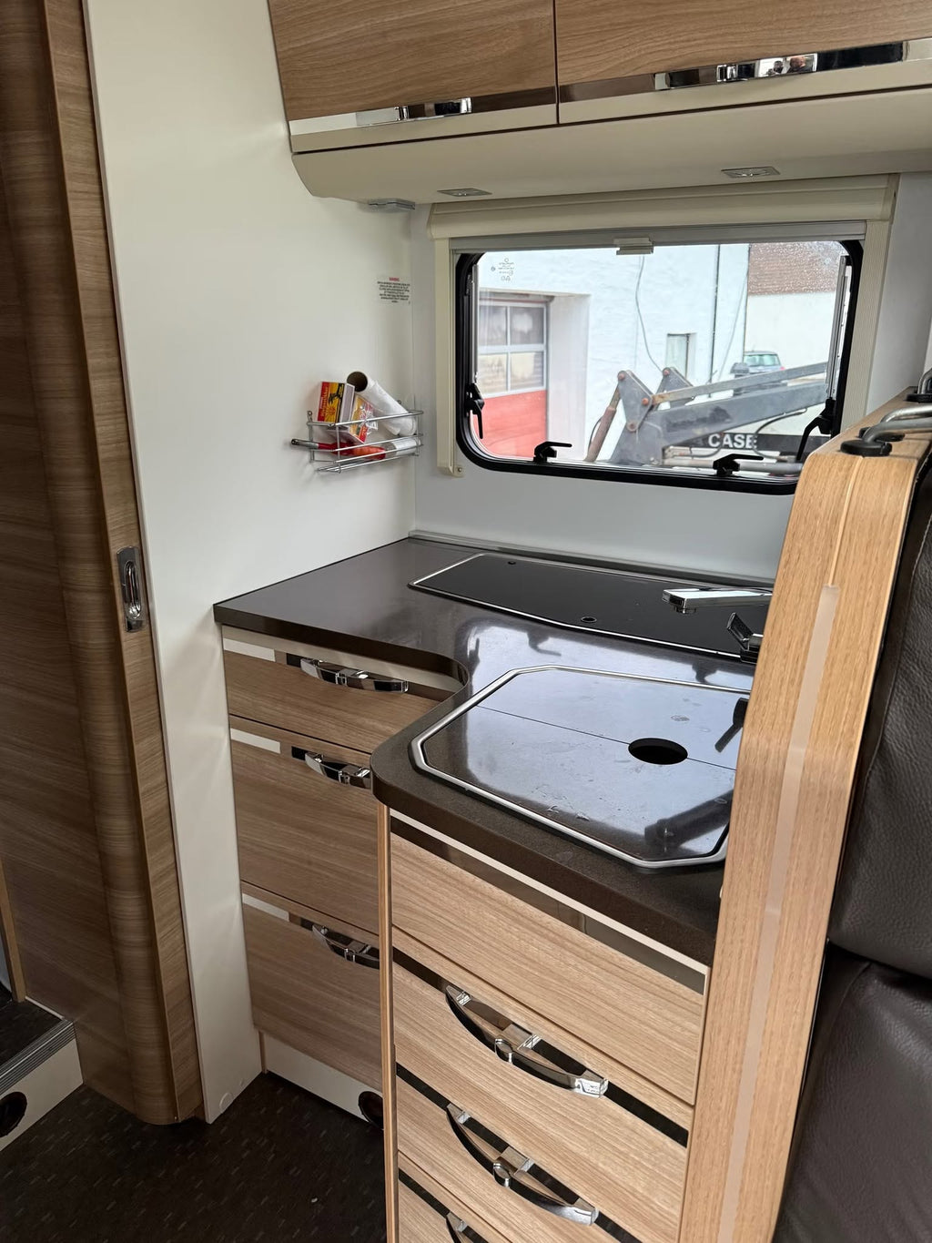 Adria Coral S 690 SC, CAMA CENTRAL