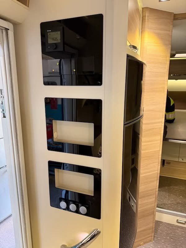 Adria Coral S 690 SC, CAMA CENTRAL
