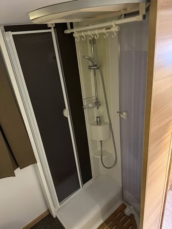 Adria Coral S 690 SC, CAMA CENTRAL
