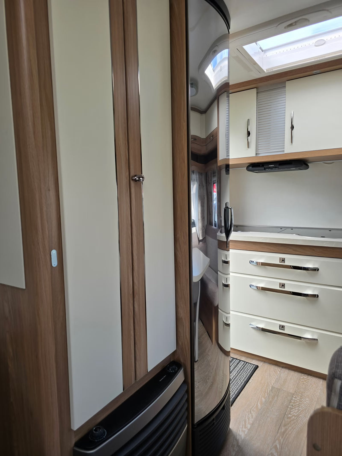 Caravana Hobby 400 SFe Deluxe com 4 Quartos. 2021