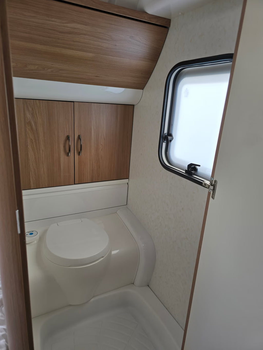 Caravana Hobby 400 SFe Deluxe com 4 Quartos. 2021