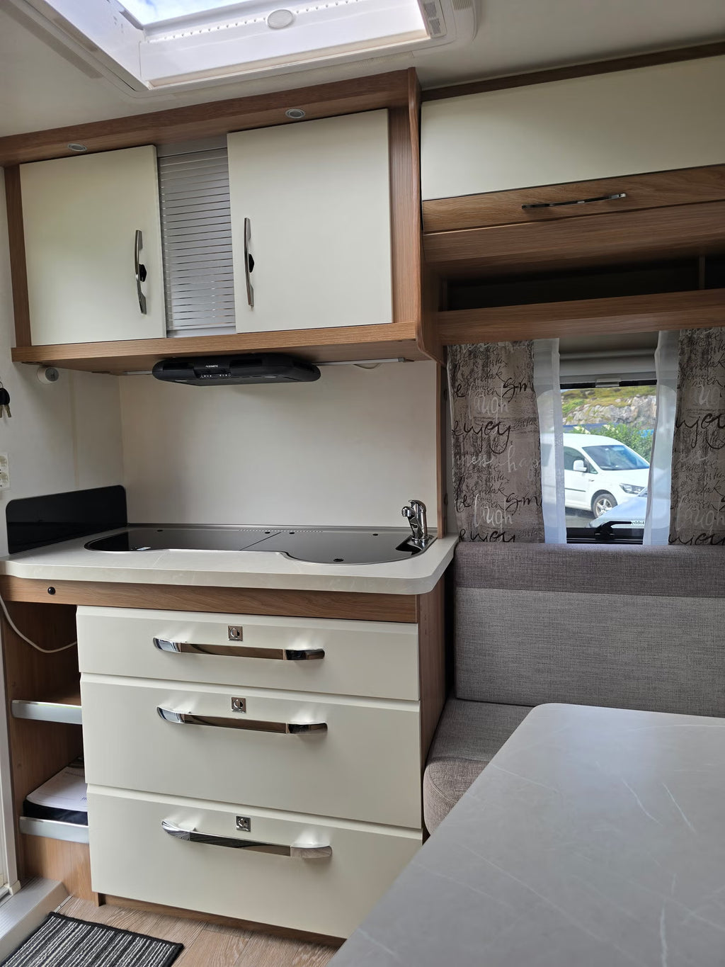 Caravana Hobby 400 SFe Deluxe com 4 Quartos. 2021