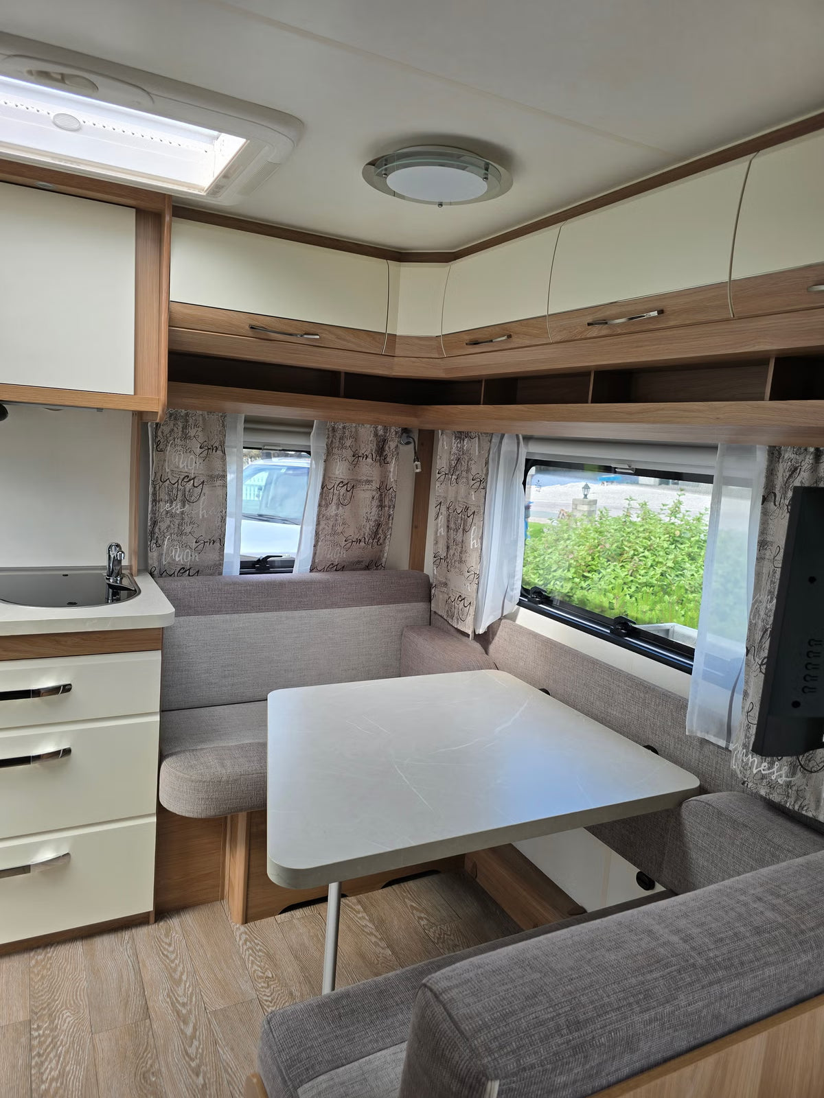 Caravana Hobby 400 SFe Deluxe com 4 Quartos. 2021